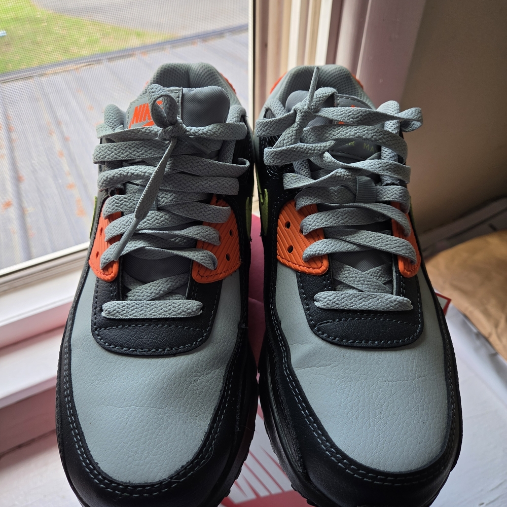 Nike Air Max 90 Size 6.5 Y/ 8W - Picture 2 of 3
